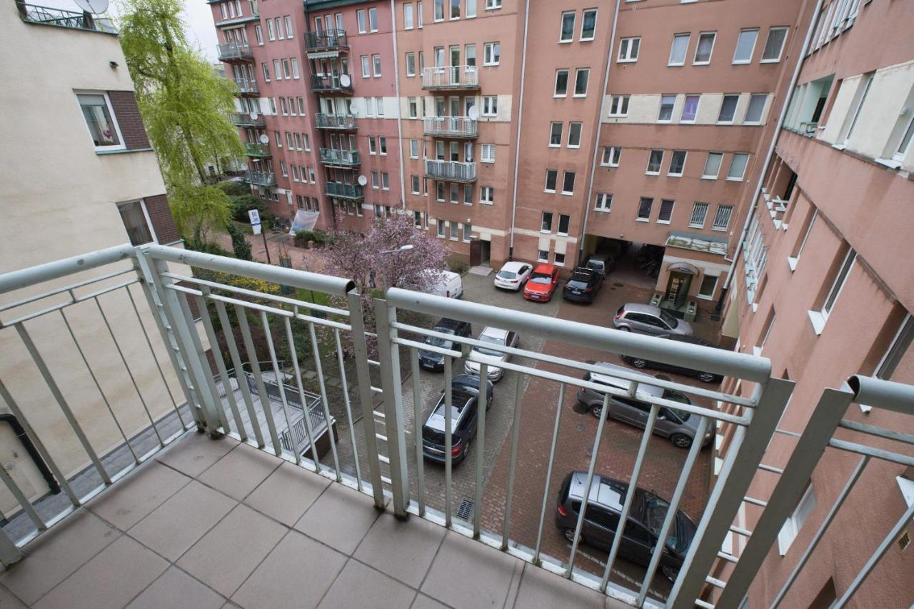 2 Bedroom Apartment In Green Location Varşova Dış mekan fotoğraf