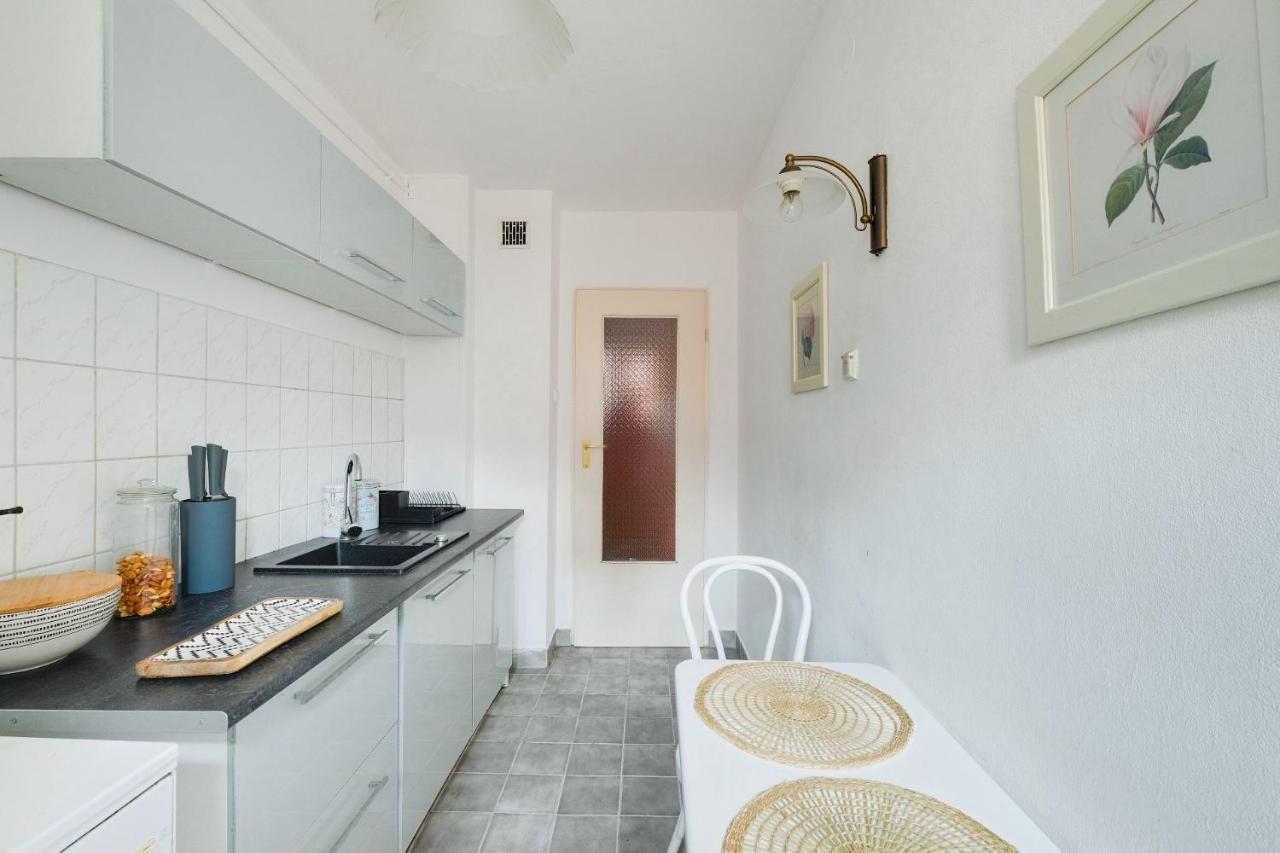 2 Bedroom Apartment In Green Location Varşova Dış mekan fotoğraf